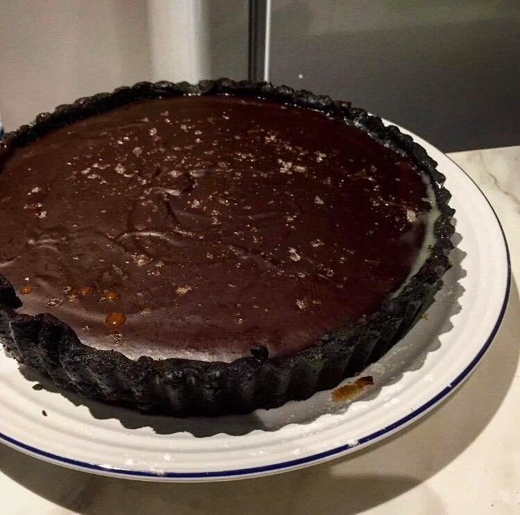 Salted chocolate and caramel tart with Oreo case